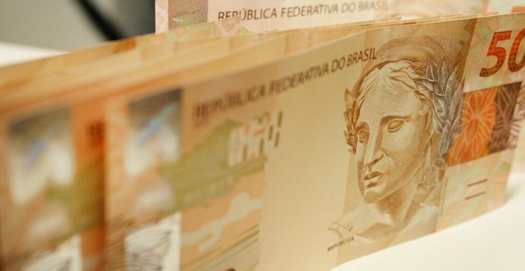 Pelo segundo ano consecutivo, remuneração mensal fixa média de executivos no Brasil fica estável