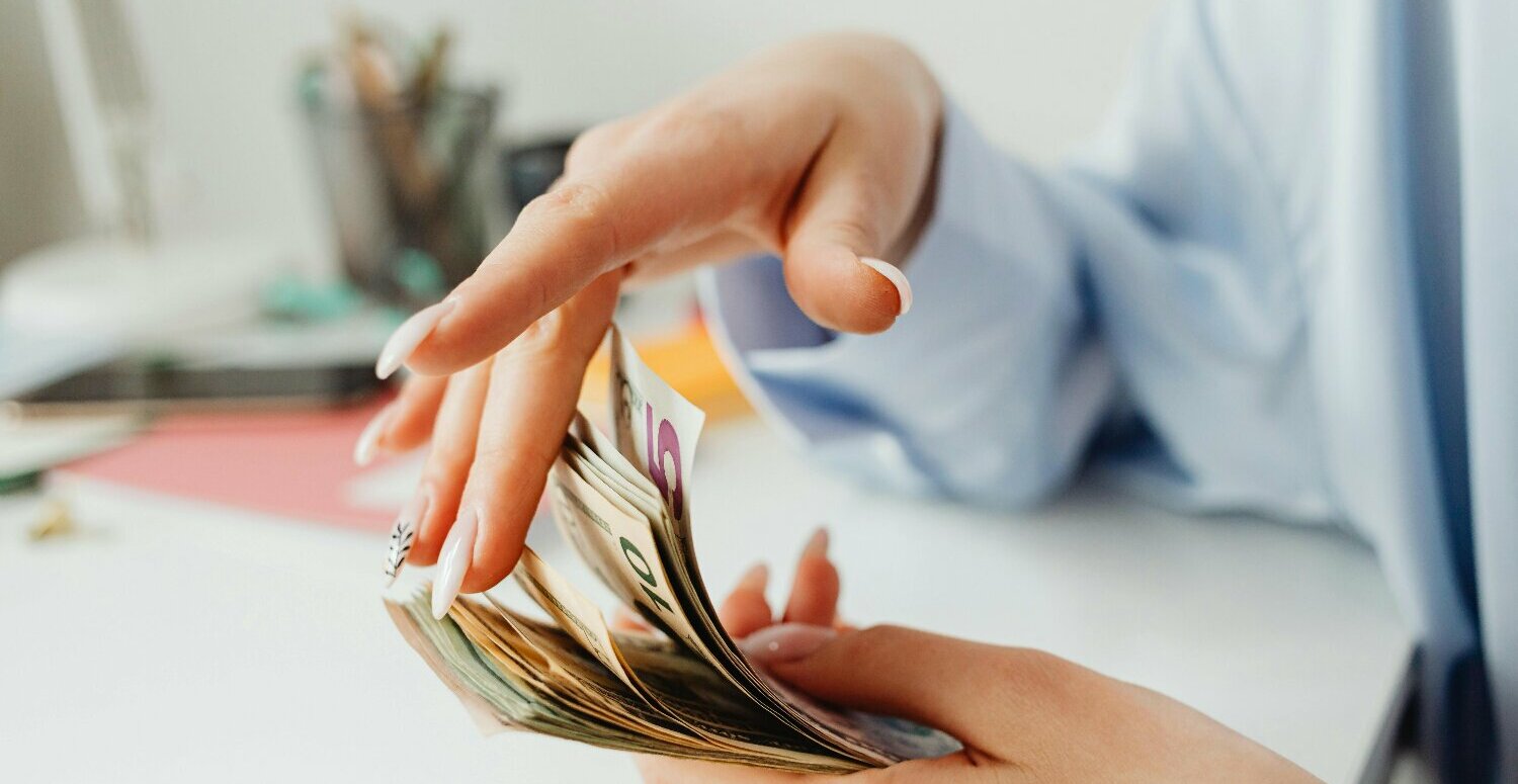 Pelo segundo ano consecutivo, remuneração mensal fixa média de diretores financeiros no Brasil fica estável, aponta pesquisa