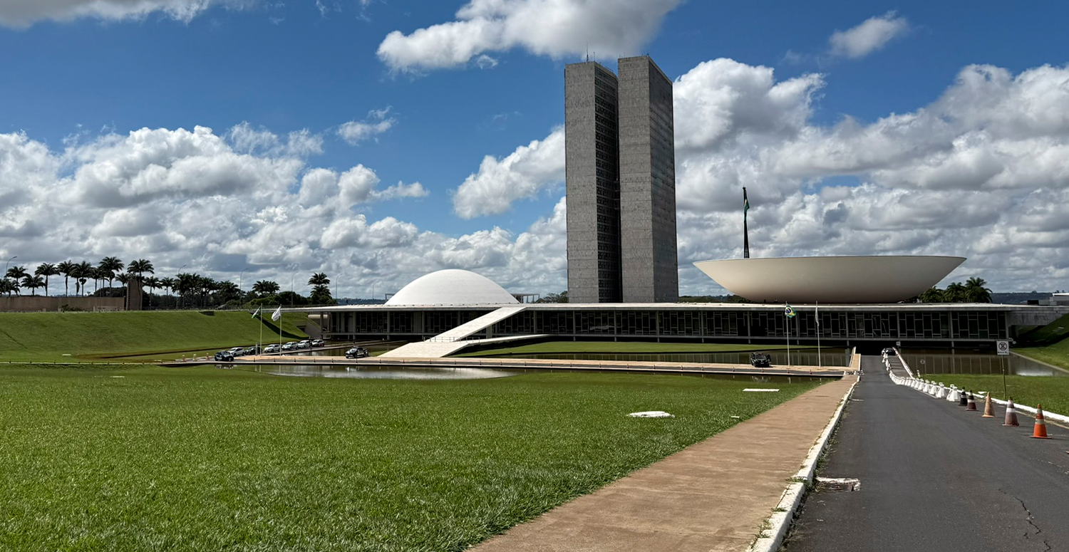 Governo adia anúncio de medidas sobre IOF e negocia com Congresso após repercussão negativa