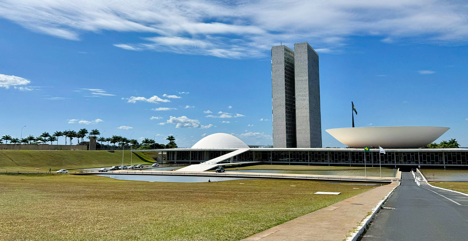 Deputados votam urgência para barrar decreto que aumenta o IOF