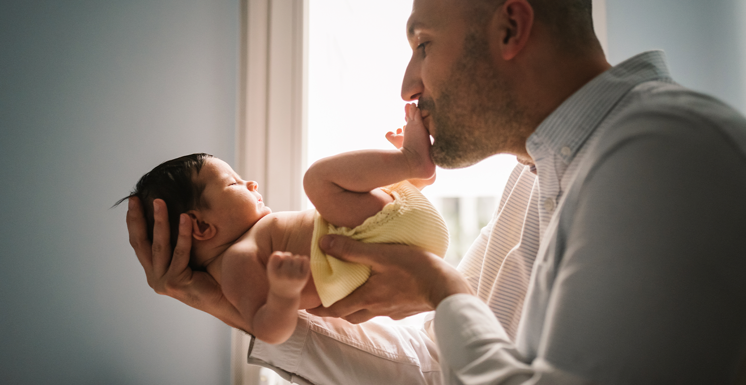 Licença-paternidade de 15 dias corrige defasagem de 37 anos da lei e período se aproxima com de outros países