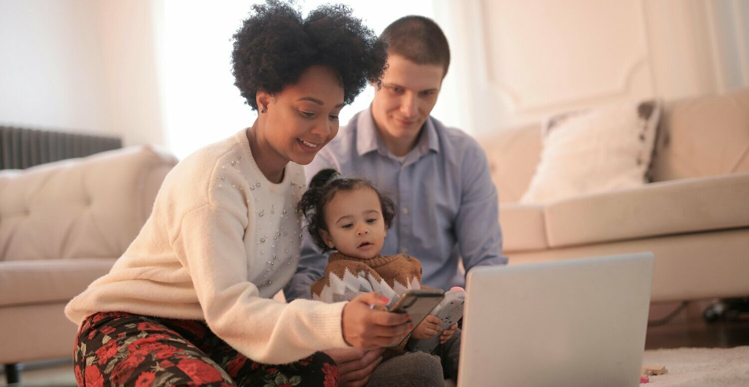 IA já é fonte semanal de informação para 9% dos brasileiros, segundo relatório global da Reuters