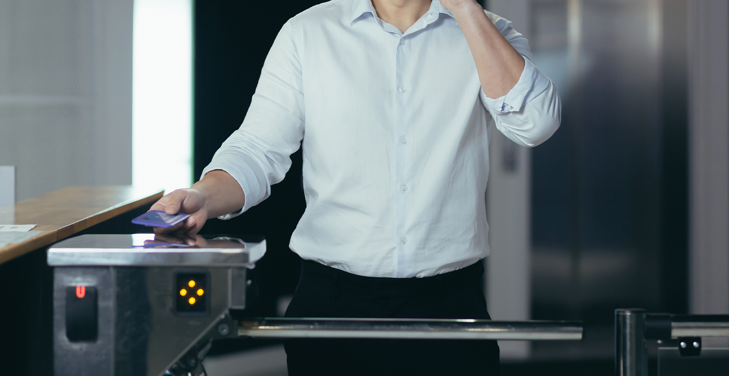 TST reconhece registros de catraca como prova e nega horas extras a contador em processo conta BTG Pactual