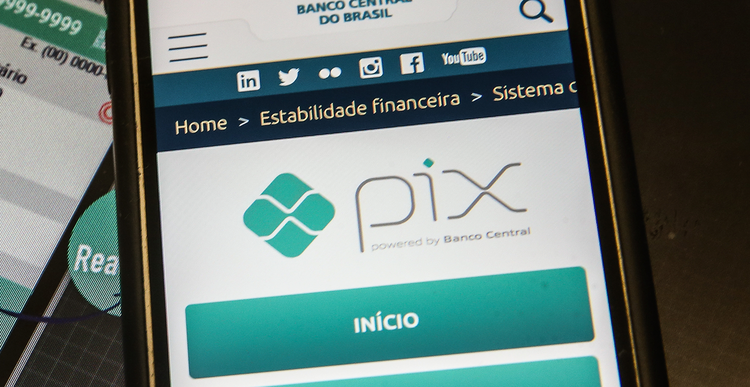 Pix deve seguir como serviço público, afirma Banco Central