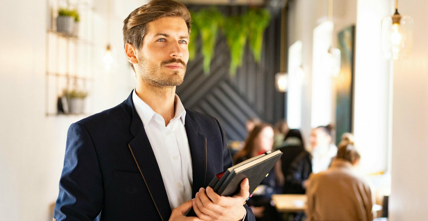 Liderança brasileira é a que menos percebe diferença de produtividade entre trabalho remoto e presencial, diz pesquisa global.