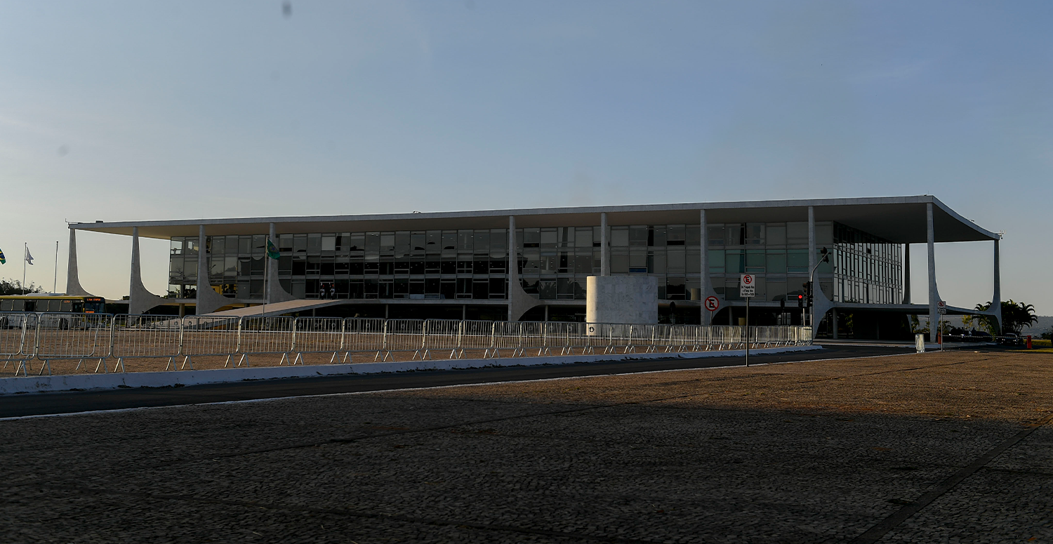 AGU aciona STF para redefinir base de cálculo do PIS/Cofins