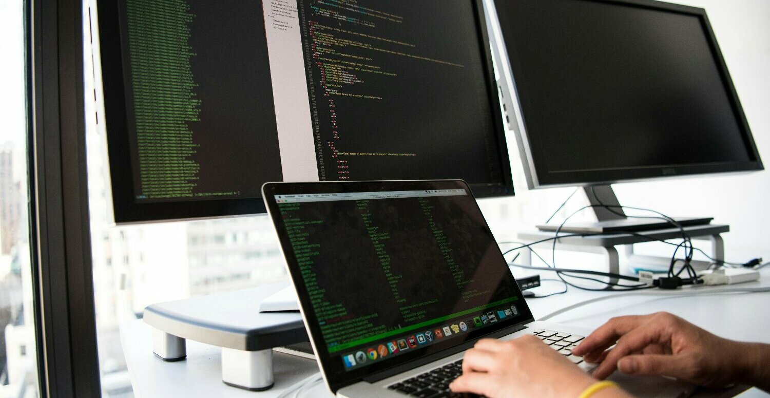 Quase metade dos profissionais de TI no Brasil mudaria de emprego se fosse obrigada a ir mais ao escritório, aponta pesquisa Michael Page