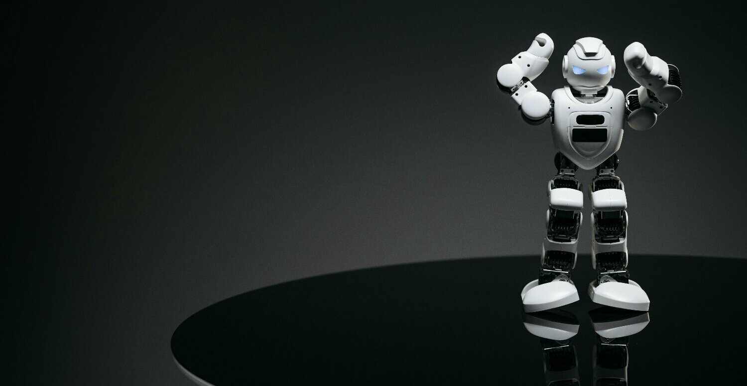 Profissionais de TI no Brasil são os que menos veem impacto da IA em seus planos de carreira, aponta pesquisa