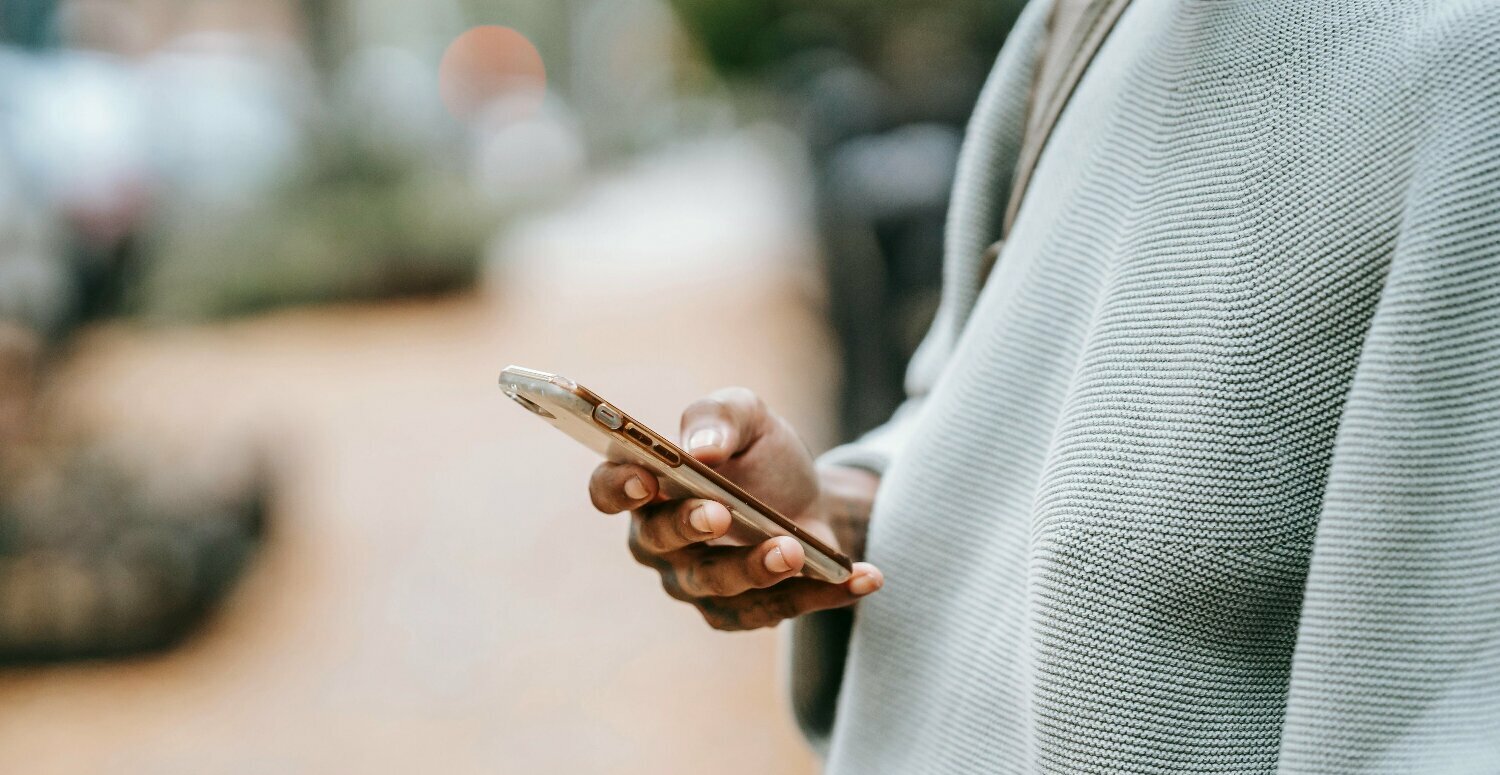 Inclusão e educação financeira redefinem a experiência bancária no Brasil