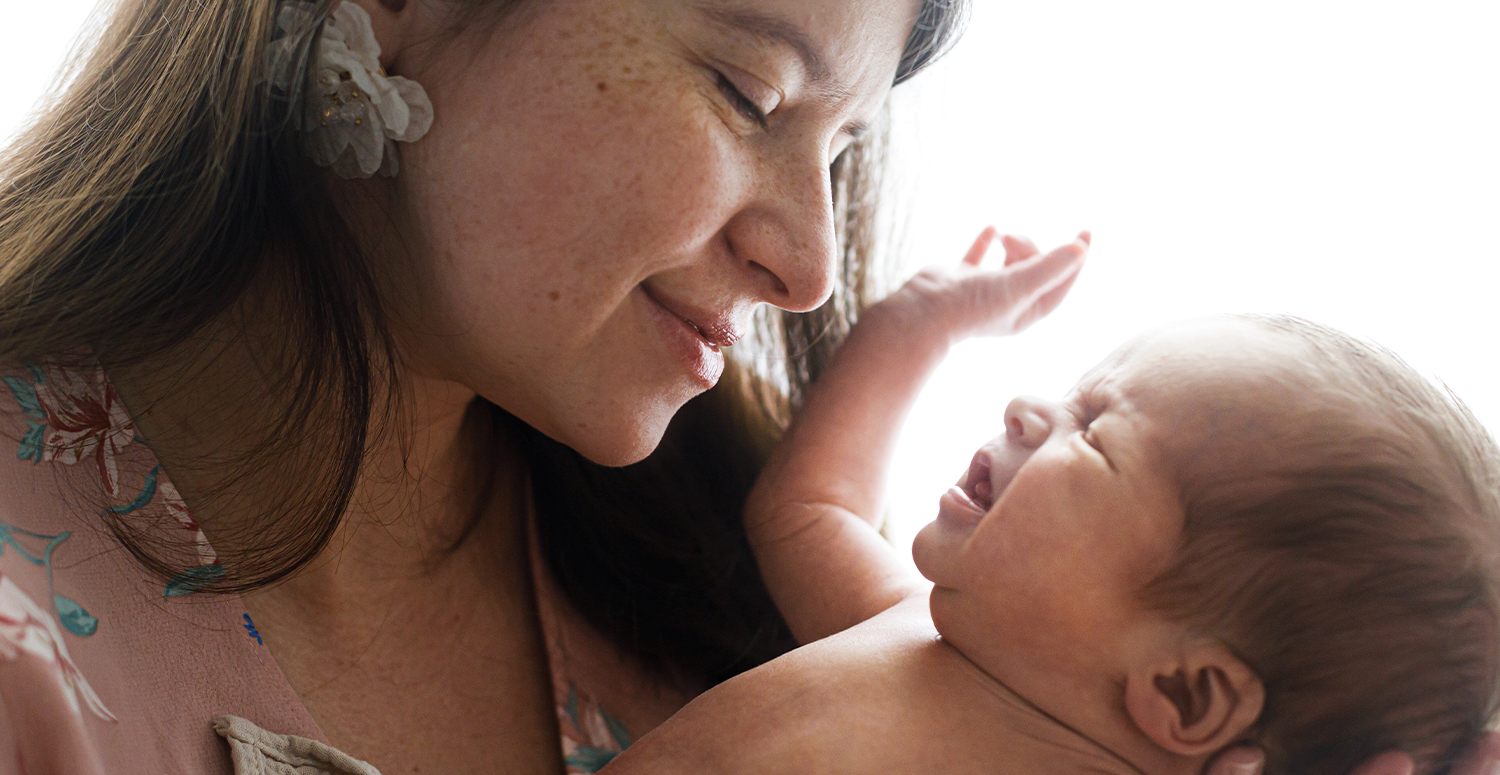 Câmara aprova licença de 5 dias para acompanhante de mãe solo